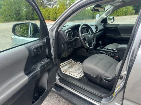 Used 2021 Toyota Tacoma SR5 AWD/4WD image 12