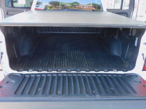 Used 2017 Chevrolet Silverado 1500 4x4 Crew Cab LT image 16