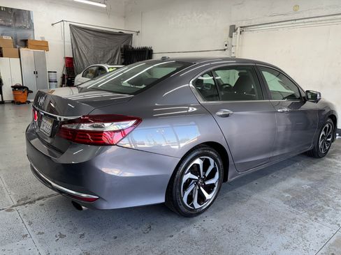 Used 2017 Honda Accord EX image 5