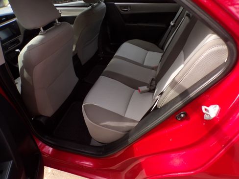 Used 2017 Toyota Corolla LE image 9