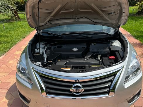 Used 2015 Nissan Altima SV FWD image 12