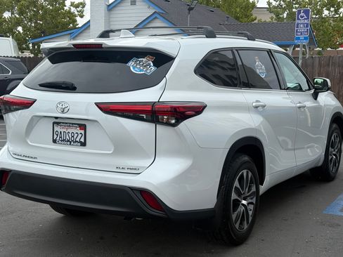 Used 2022 Toyota Highlander XLE image 6