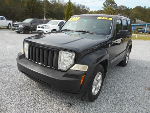 Used 2011 Jeep Liberty Sport image 2
