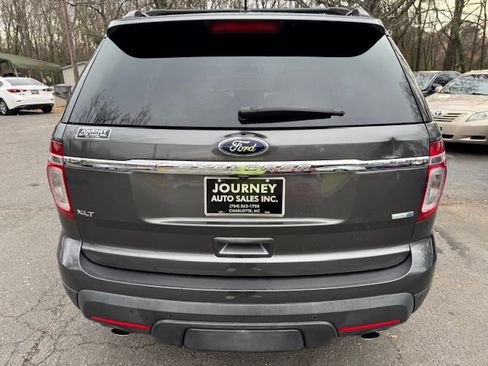 Used 2015 Ford Explorer XLT image 3