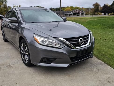 Used 2016 Nissan Altima 2.5 SV image 3