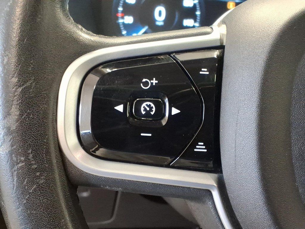 Used 2018 Volvo XC90 T6 Momentum AWD/4WD image 10