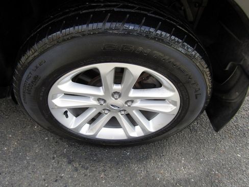 Used 2015 Ford Explorer XLT image 12