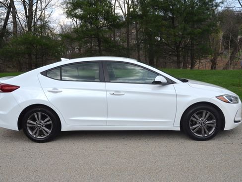 Used 2017 Hyundai Elantra SE image 6