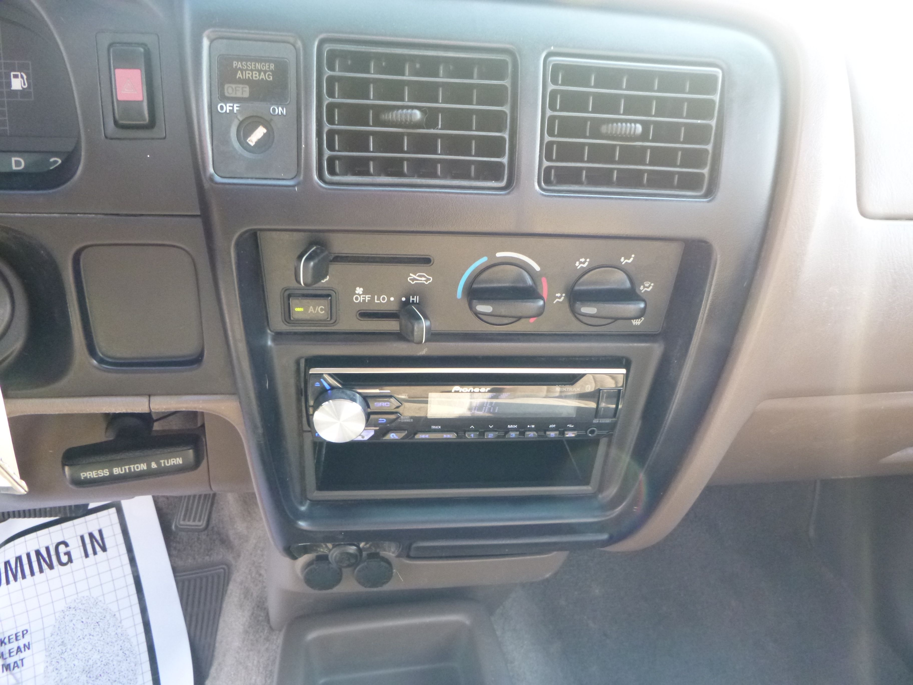 Used 1999 Toyota Tacoma 2WD Regular Cab image 16