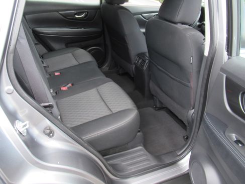 Used 2018 Nissan Rogue S image 22