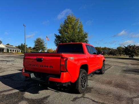 Used 2024 Toyota Tacoma TRD Sport image 5
