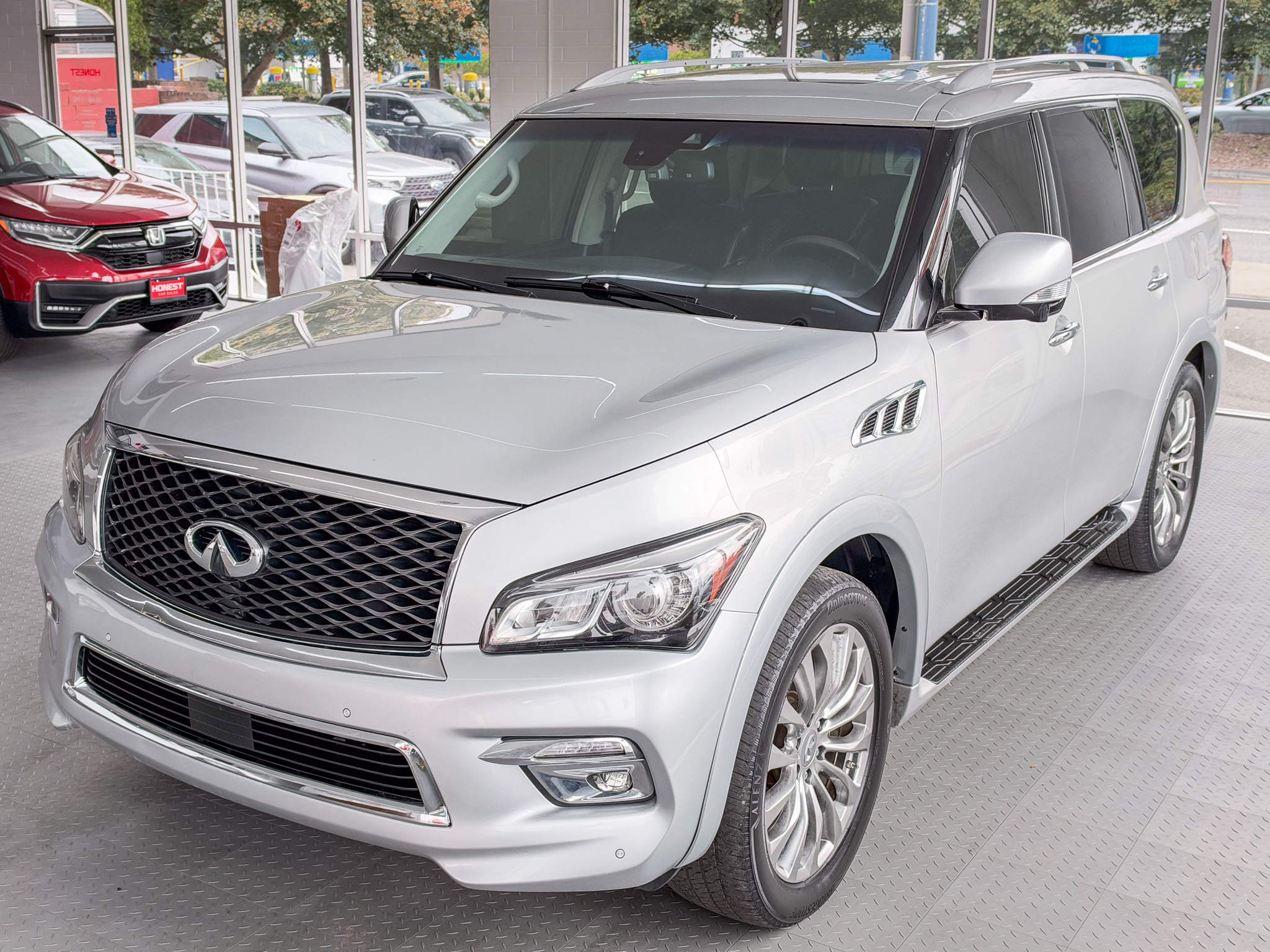 Used 2017 INFINITI QX80 2WD image 3