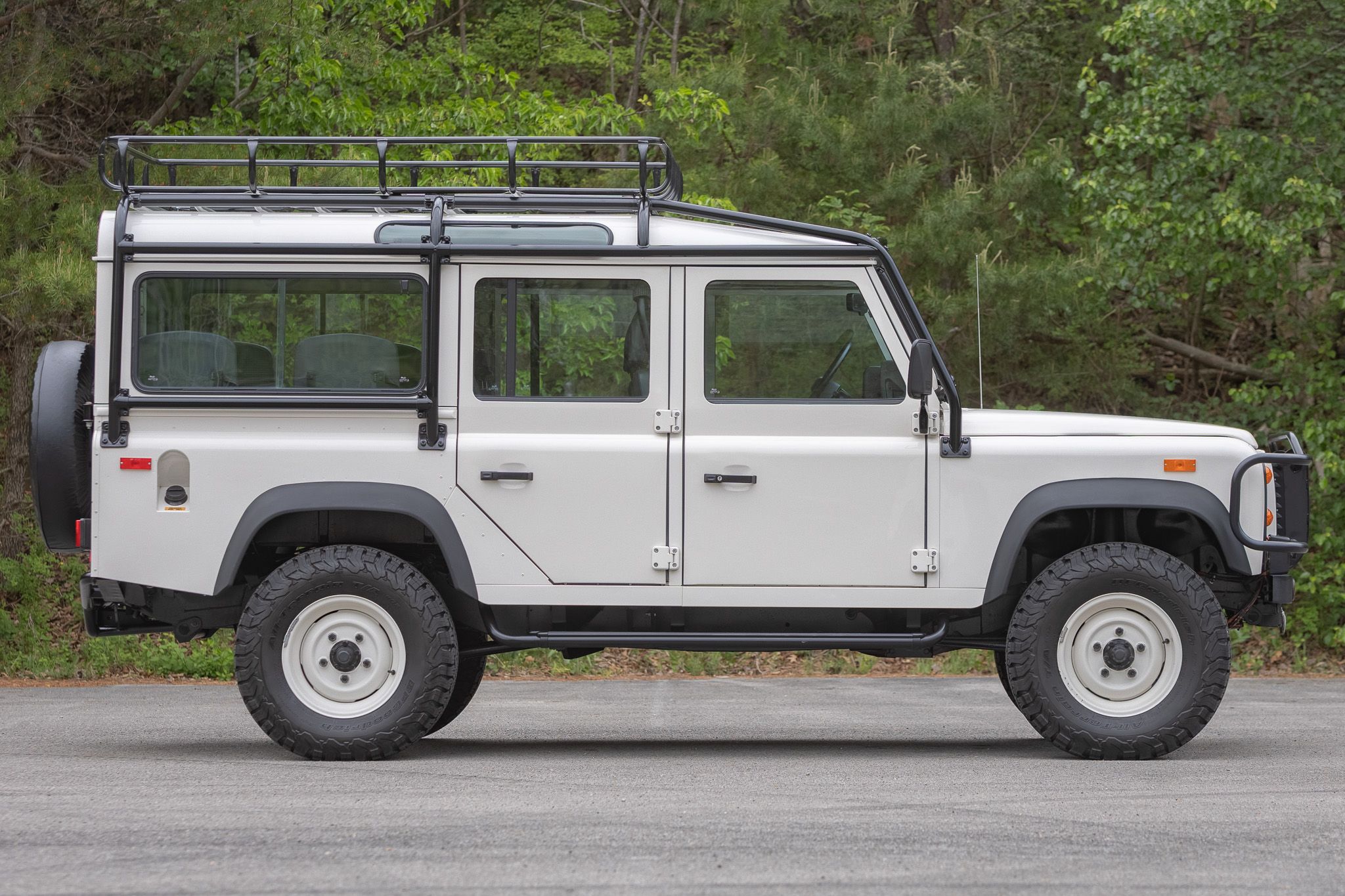 Used 1993 Land Rover Defender 110 AWD/4WD image 2