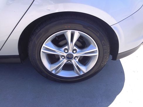 Used 2014 Ford Focus SE Hatchback FWD image 34