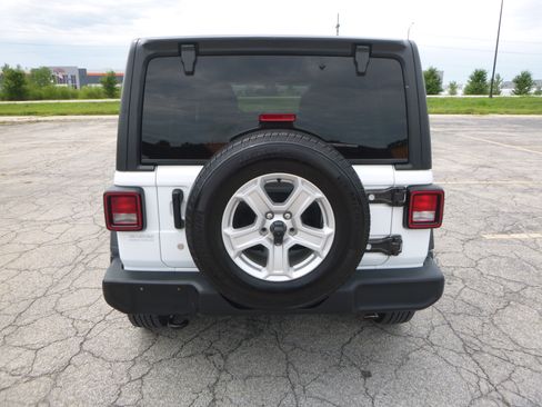 Used 2019 Jeep Wrangler 4WD Unlimited Sport image 10