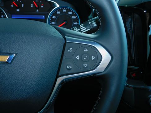 Used 2023 Chevrolet Traverse LT image 28