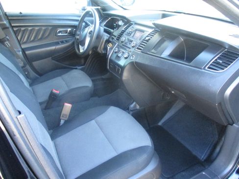 Used 2014 Ford Taurus image 5