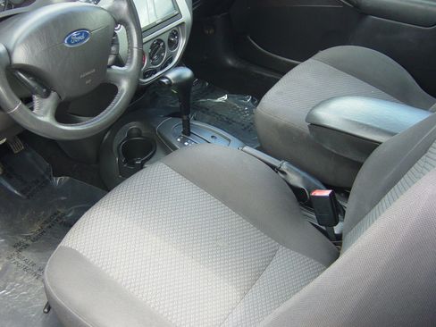 Used 2007 Ford Focus ZX3 Hatchback FWD image 3