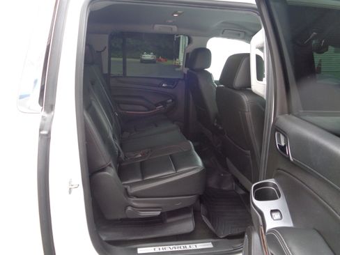 Used 2018 Chevrolet Suburban 4WD LT image 9