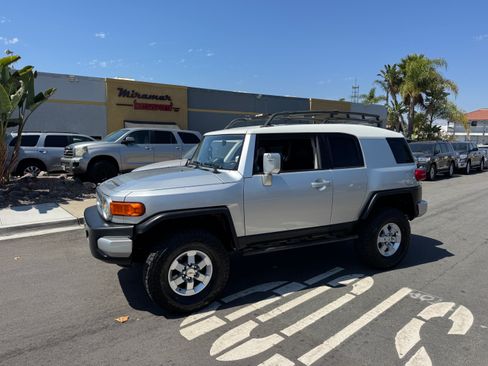 Used 2007 Toyota FJ Cruiser image 1