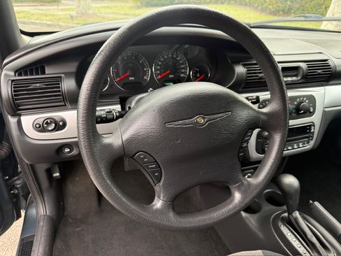 Used 2005 Chrysler Sebring Touring image 60