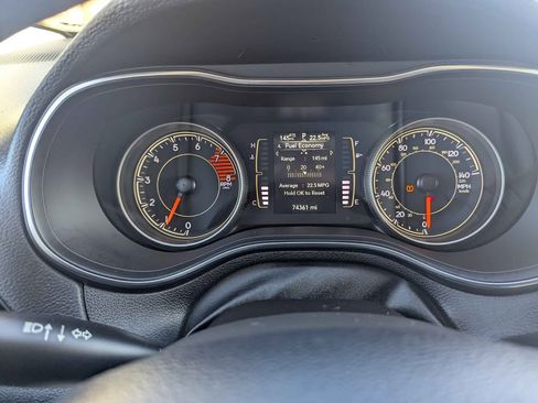 Used 2020 Jeep Cherokee Latitude Plus image 12