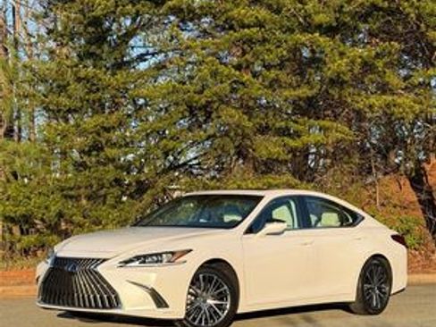 Used 2024 Lexus ES 350 Premium image 3