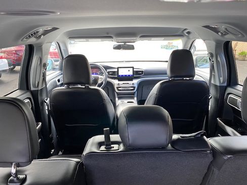 Used 2022 Ford Explorer XLT image 26