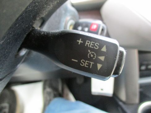 Used 2014 Toyota RAV4 AWD LE image 34