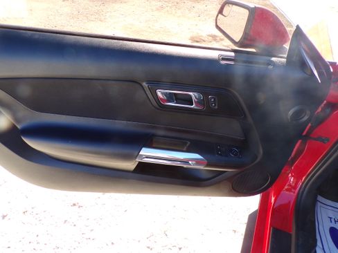 Used 2015 Ford Mustang image 9