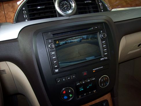 Used 2011 Buick Enclave CXL image 13