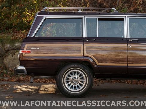 Used 1991 Jeep Grand Wagoneer image 14