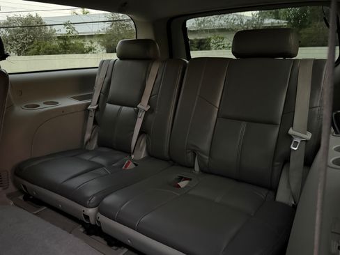 Used 2008 Chevrolet Suburban 4WD image 20