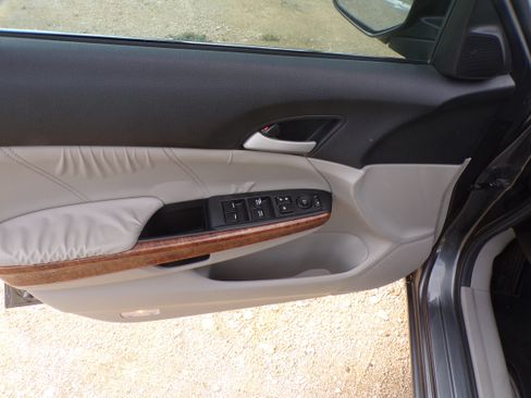 Used 2012 Honda Accord EX-L Sedan image 10