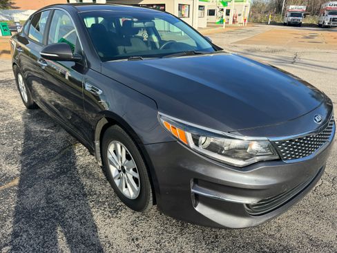 Used 2018 Kia Optima LX image 3