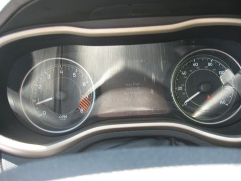 Used 2014 Jeep Cherokee 4WD Limited image 10