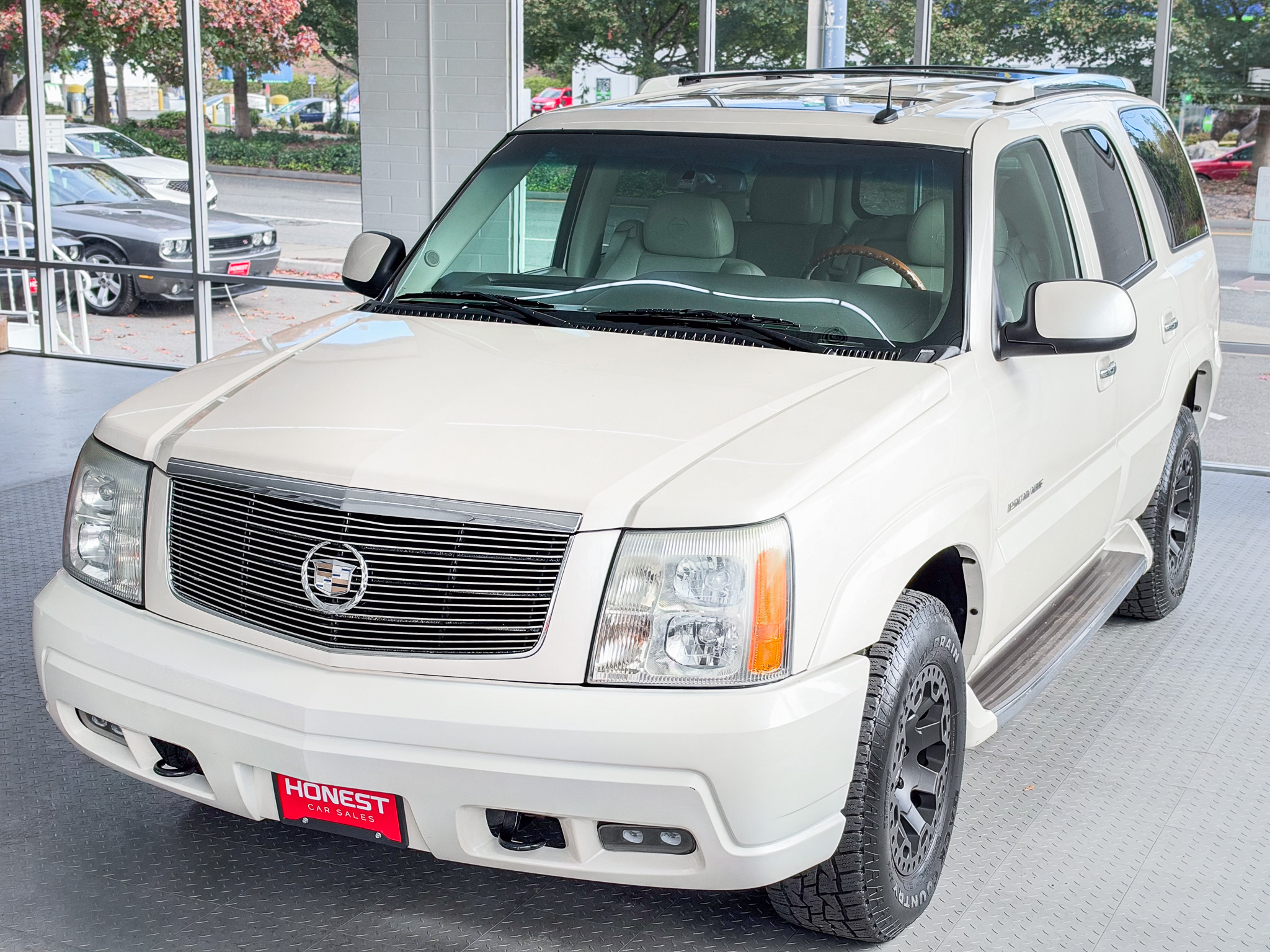 Used 2003 Cadillac Escalade AWD image 3
