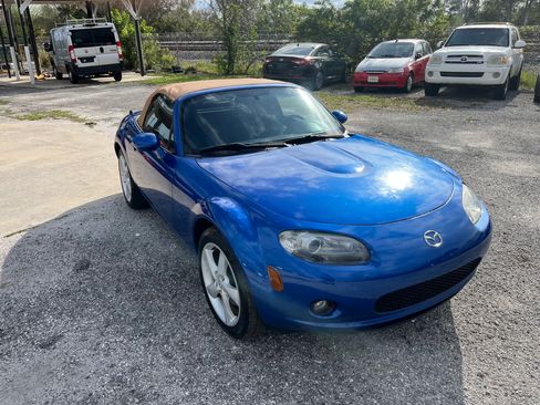 Used 2006 MAZDA MX-5 Miata image 2