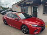 Used 2020 Toyota Camry SE image 2