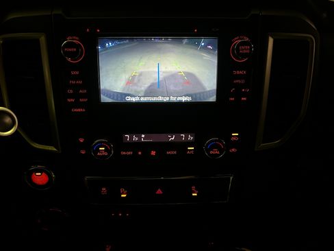 Used 2018 Nissan Titan XD SV image 13