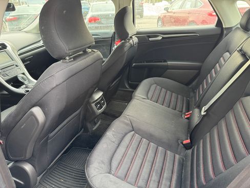 Used 2016 Ford Fusion SE image 10