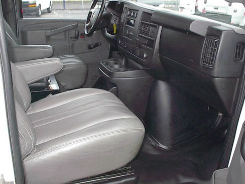 Used 2016 Chevrolet Express 3500 image 12