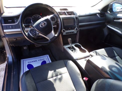 Used 2013 Toyota Camry SE image 9