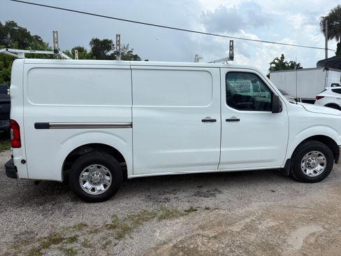 Used 2017 Nissan NV 2500 RWD image 11