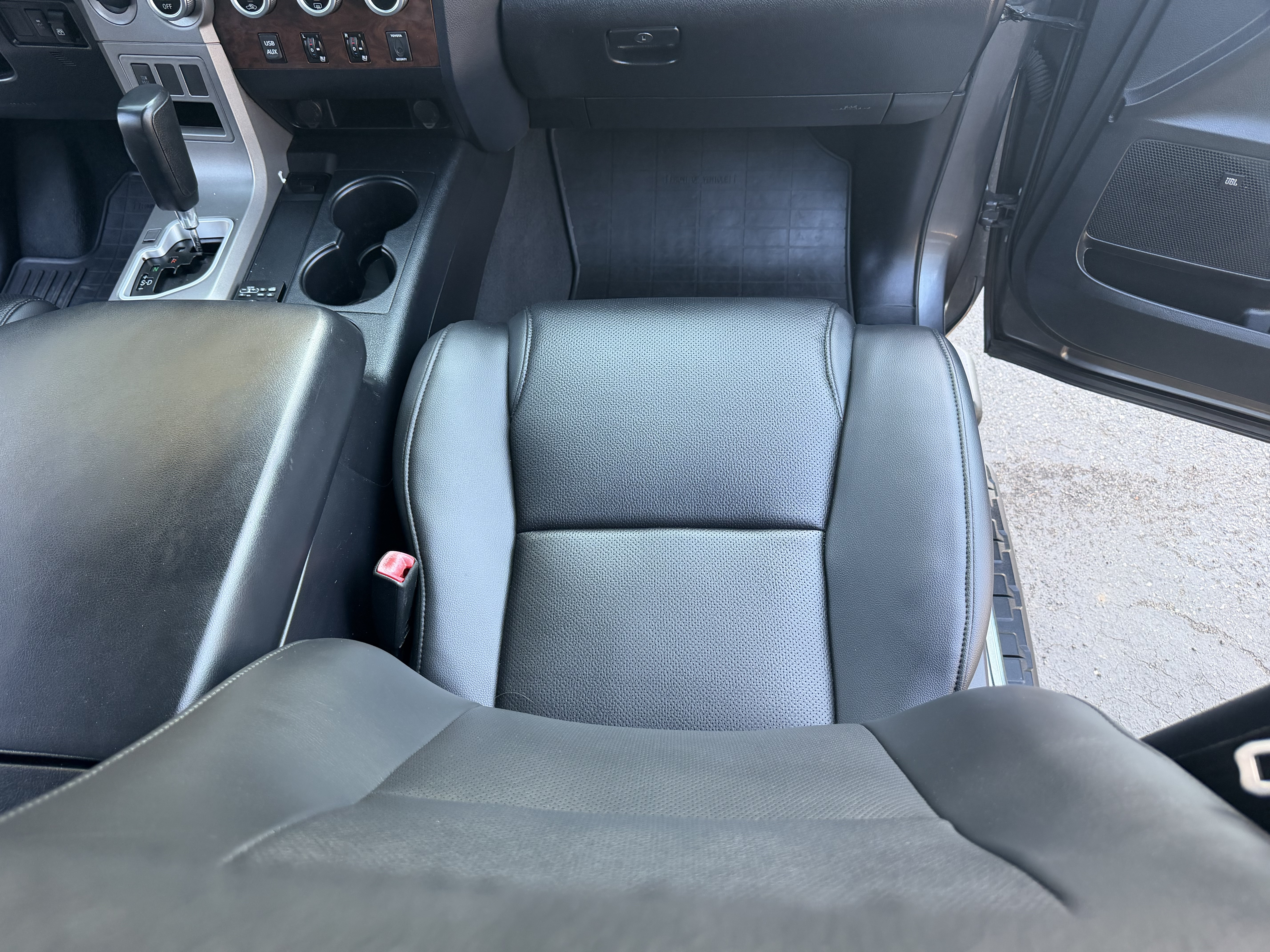 Used 2013 Toyota Tundra 4x4 CrewMax Platinum image 29