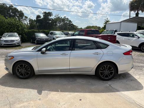 Used 2018 Ford Fusion SE FWD image 5