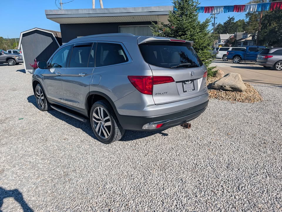 Used 2016 Honda Pilot AWD Touring image 3