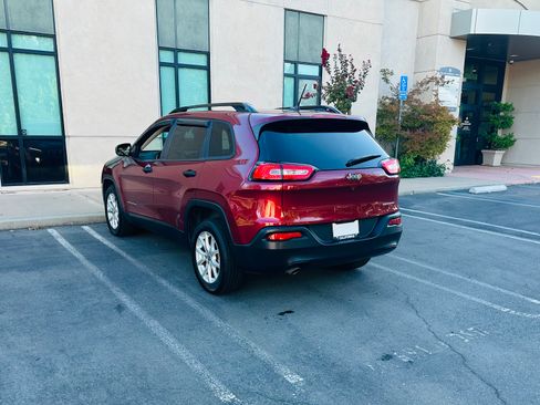 Used 2017 Jeep Cherokee FWD Sport image 7