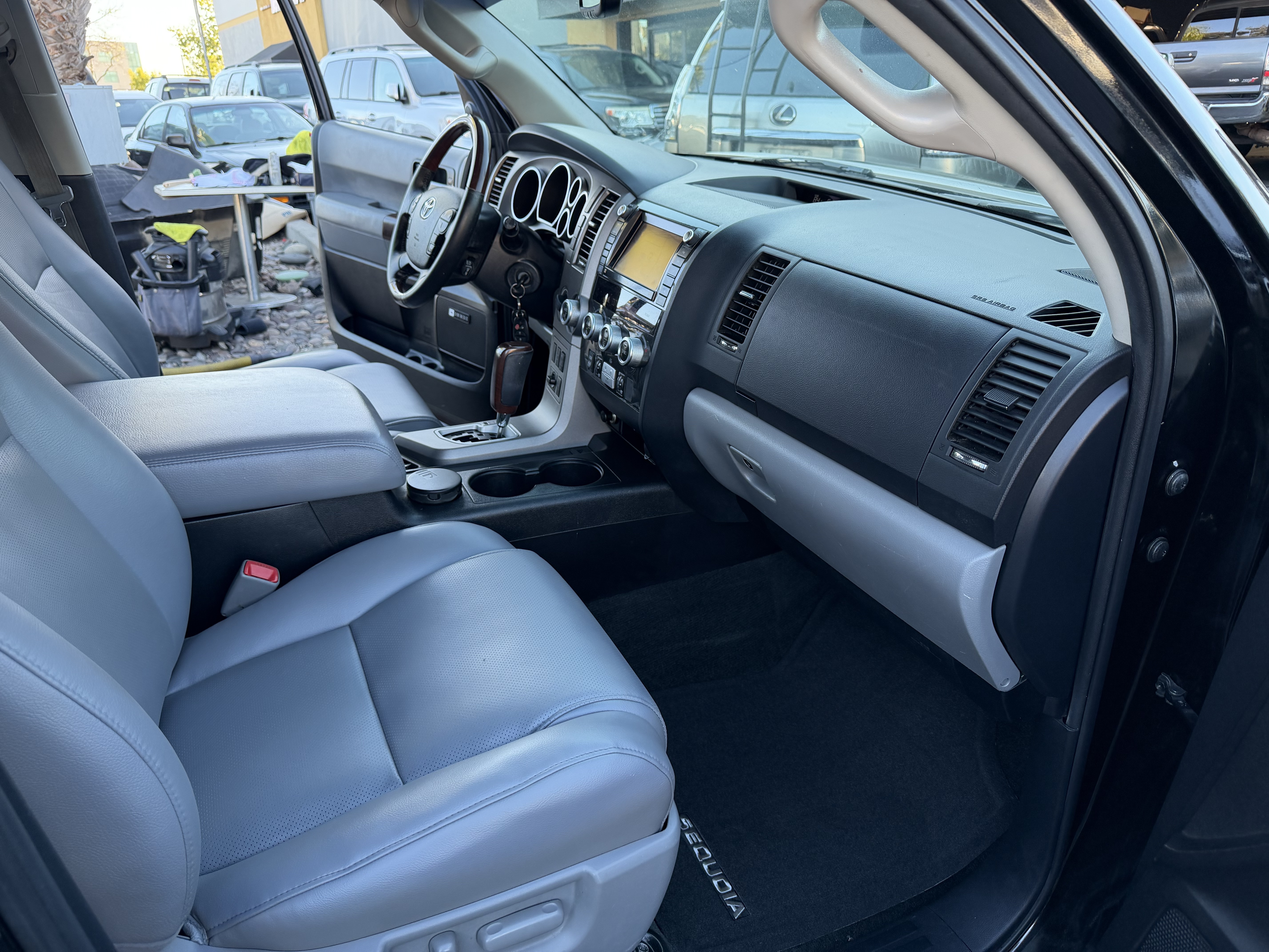 Used 2012 Toyota Sequoia Platinum AWD/4WD image 27