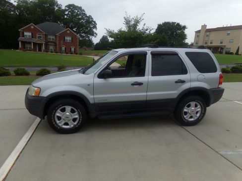 Used 2002 Ford Escape XLT image 2